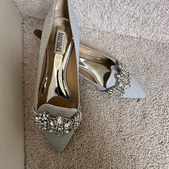 The Badgley Mischka Silver Flats Size10 - Picture 7 of 7
